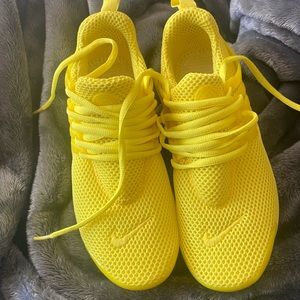 Women’s Nike size 7